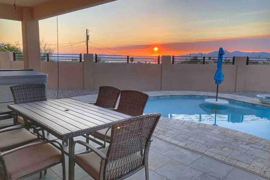 Havasu Retreat! Pool, Spa, Gym & View Lake Havasu City Zewnętrze zdjęcie
